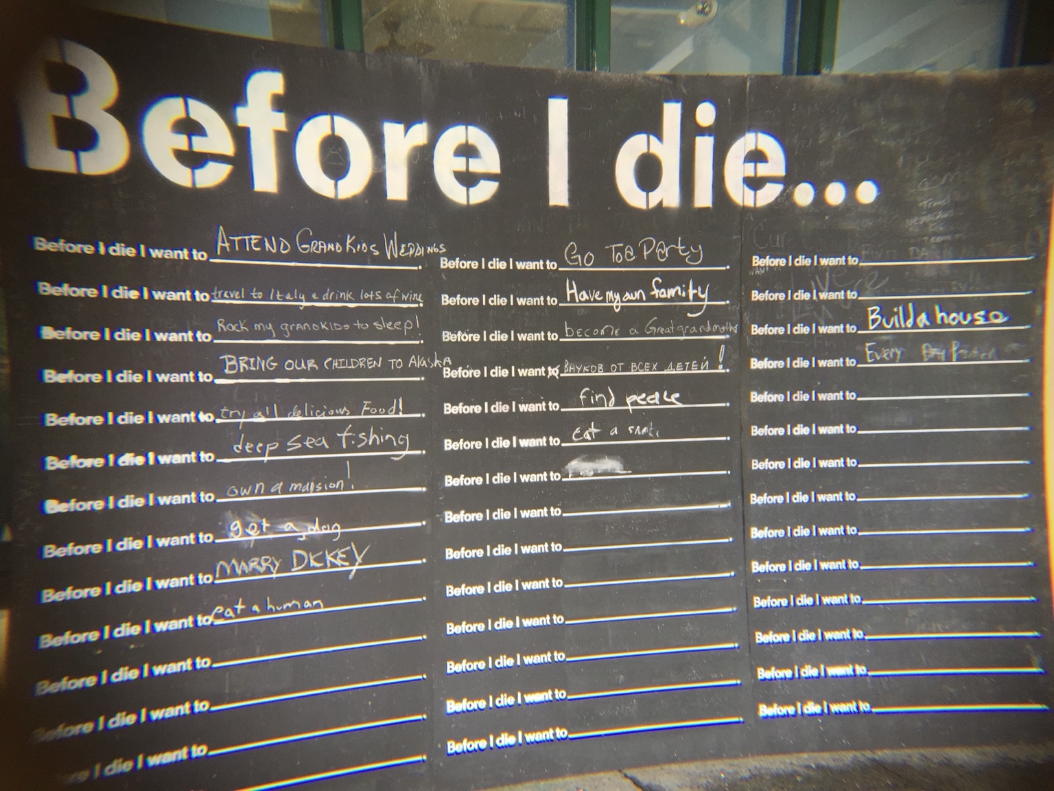 Before I die… 一面讓旅人停下來想一想的留言牆。