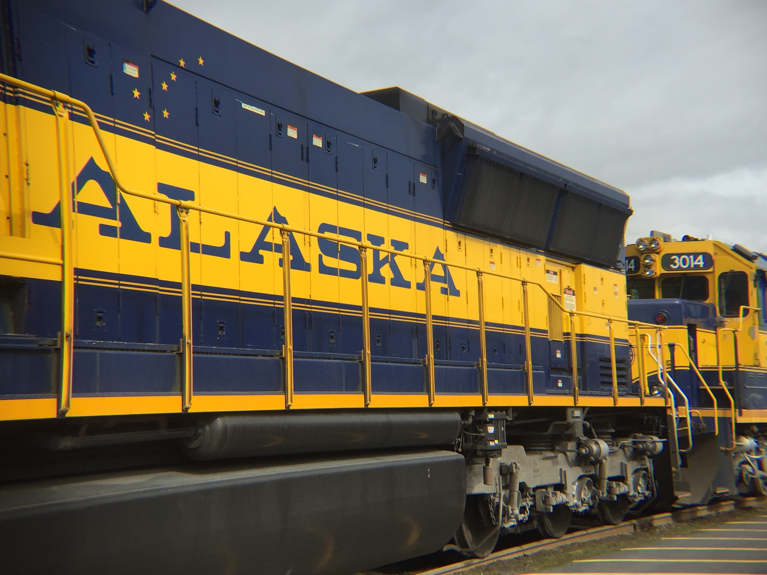 搭上 Alaska Railroad,真正走進阿拉斯加的山林。