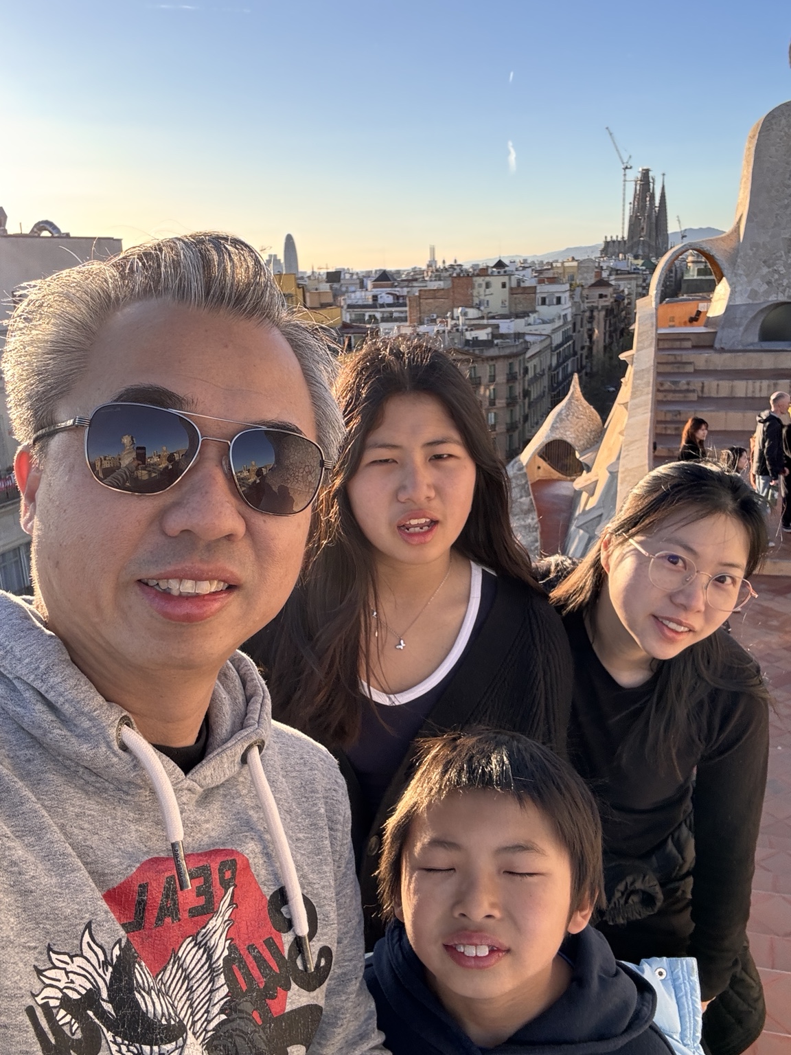 一家人在米拉之家天台合照